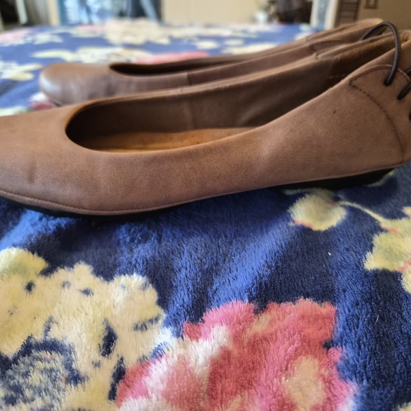 Womens - Picture 2 of 4